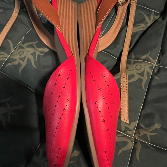 White Mountain Red X Flats - Picture 6 of 6